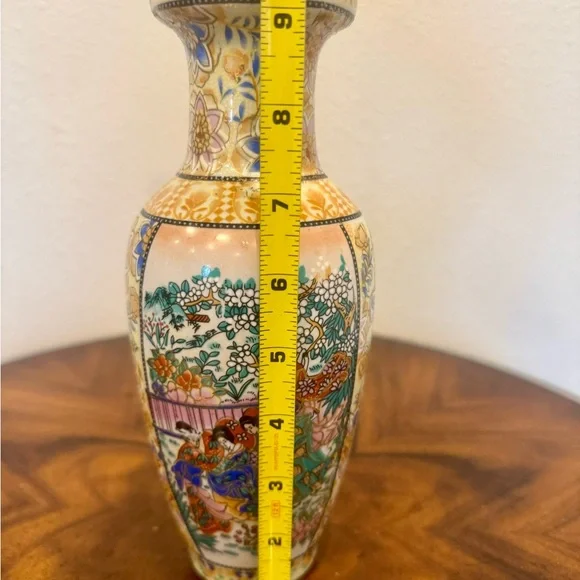 Japanese Satsuma Geisha Girl Porcelain Vase 9 1/2 Inches - Picture 8 of 10